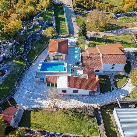 Holiday home Gorgeous In With Kitchen Dugopolje