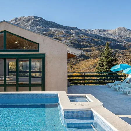 Gorgeous In With Kitchen Holiday home *