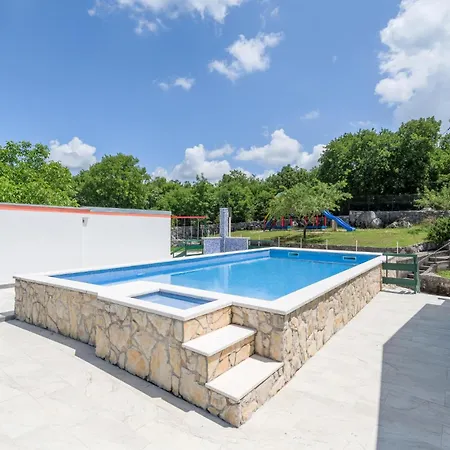 Gorgeous In With Kitchen בית נופש