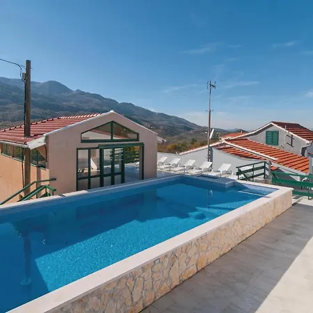 Gorgeous In With Kitchen Holiday home *