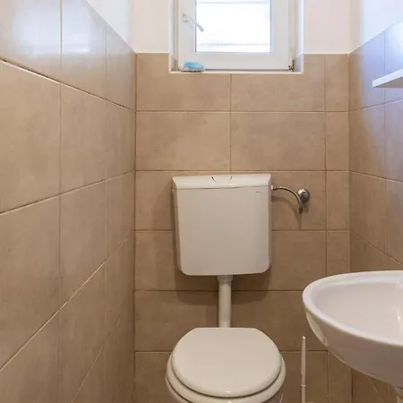 Holiday home Gorgeous In With Kitchen Dugopolje