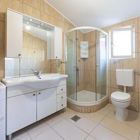 Gorgeous In With Kitchen Holiday home Dugopolje
