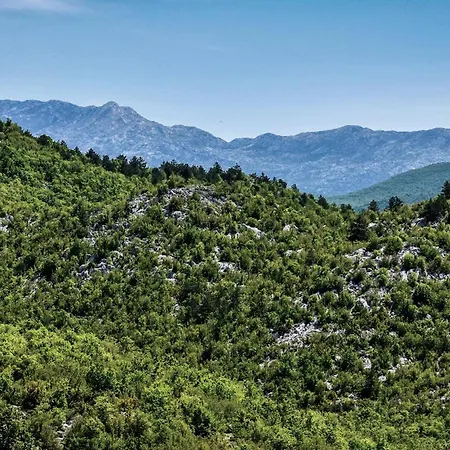 Gorgeous In With Kitchen Holiday home Dugopolje